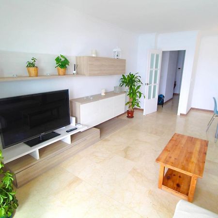 Seaside Serenity: Bright Apartment with Pool and City Proximity Alicante Exterior photo