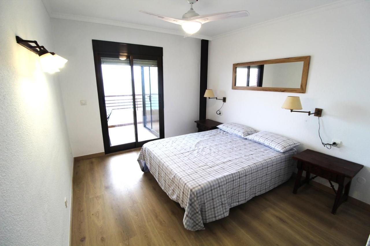Seaside Serenity: Bright Apartment with Pool and City Proximity Alicante Exterior photo