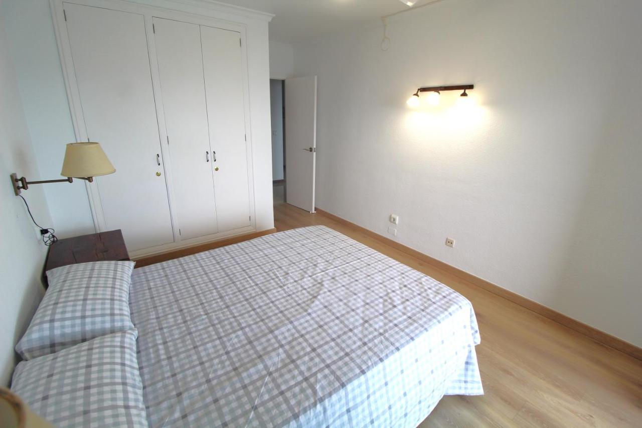 Seaside Serenity: Bright Apartment with Pool and City Proximity Alicante Exterior photo