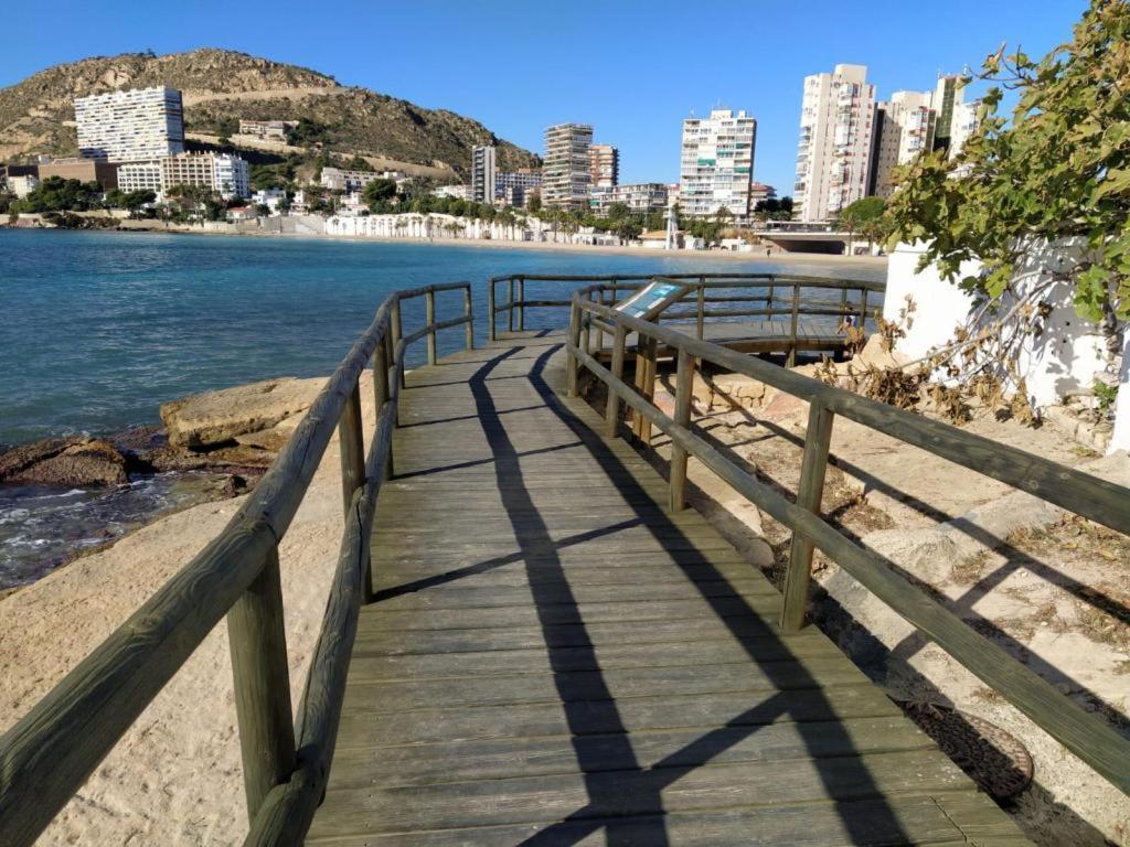 Seaside Serenity: Bright Apartment with Pool and City Proximity Alicante Exterior photo